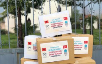 Shoqata “Istanbul” filloi shpërndarjen e pakove ushqimore për muajin e bekuar të Ramazanit